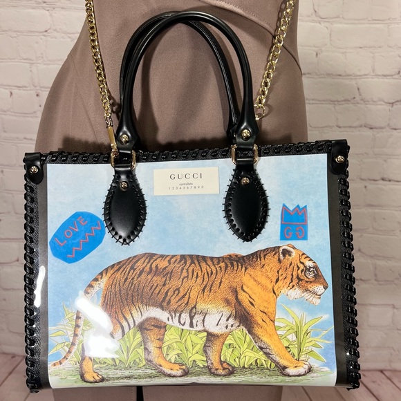 AuThentic GUCCI gift bag upcycled into a sustainably fashionable crossbody bag
